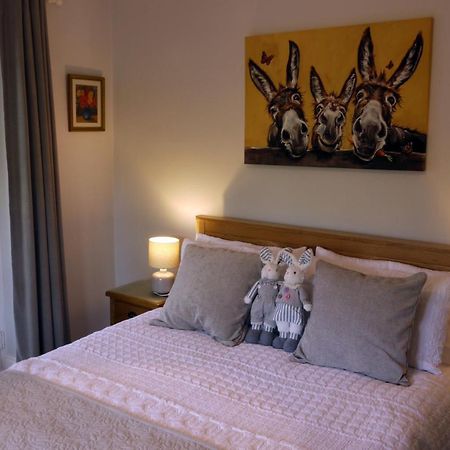 Cosy Stone Cottage, The Bungalow Perrotts Brook سيرنسيستر المظهر الخارجي الصورة