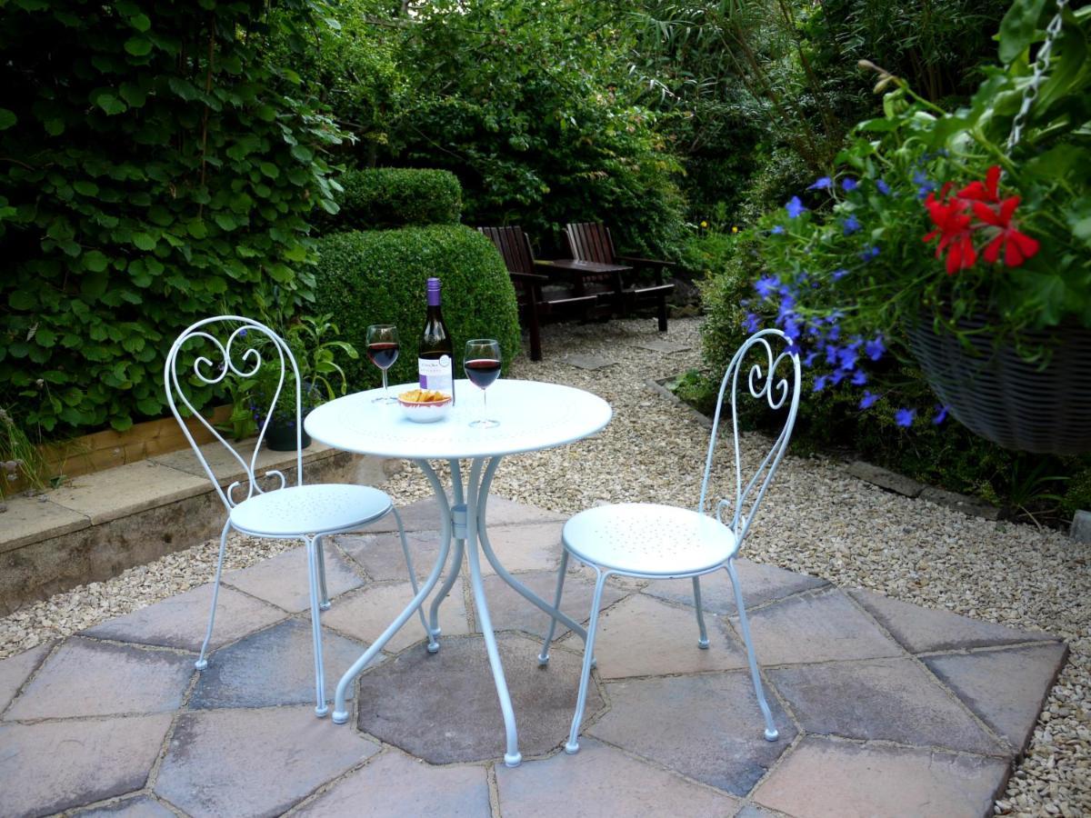 Cosy Stone Cottage, The Bungalow Perrotts Brook سيرنسيستر المظهر الخارجي الصورة