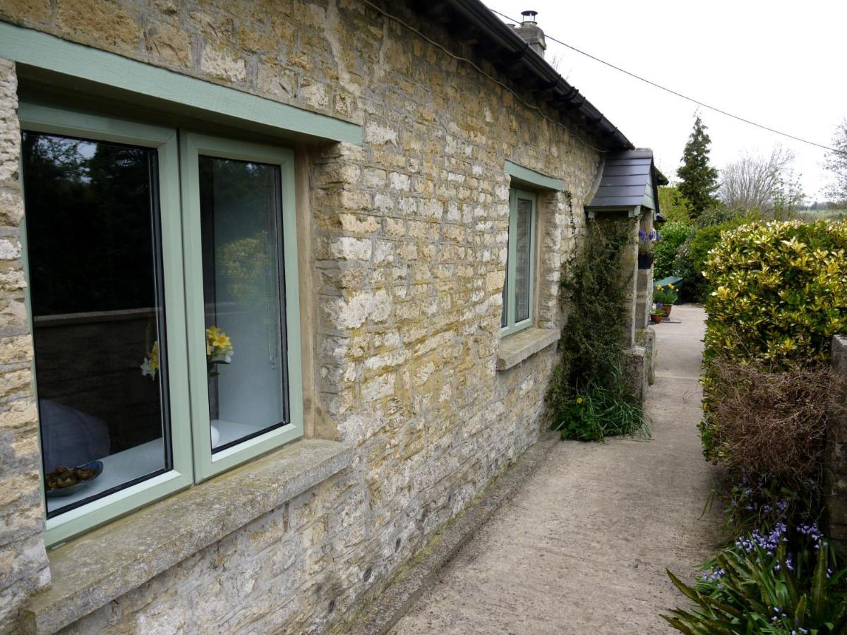 Cosy Stone Cottage, The Bungalow Perrotts Brook سيرنسيستر المظهر الخارجي الصورة