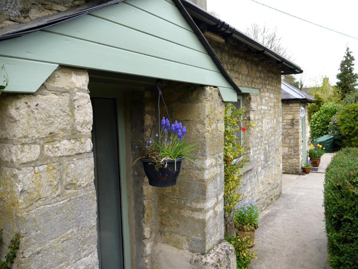 Cosy Stone Cottage, The Bungalow Perrotts Brook سيرنسيستر المظهر الخارجي الصورة