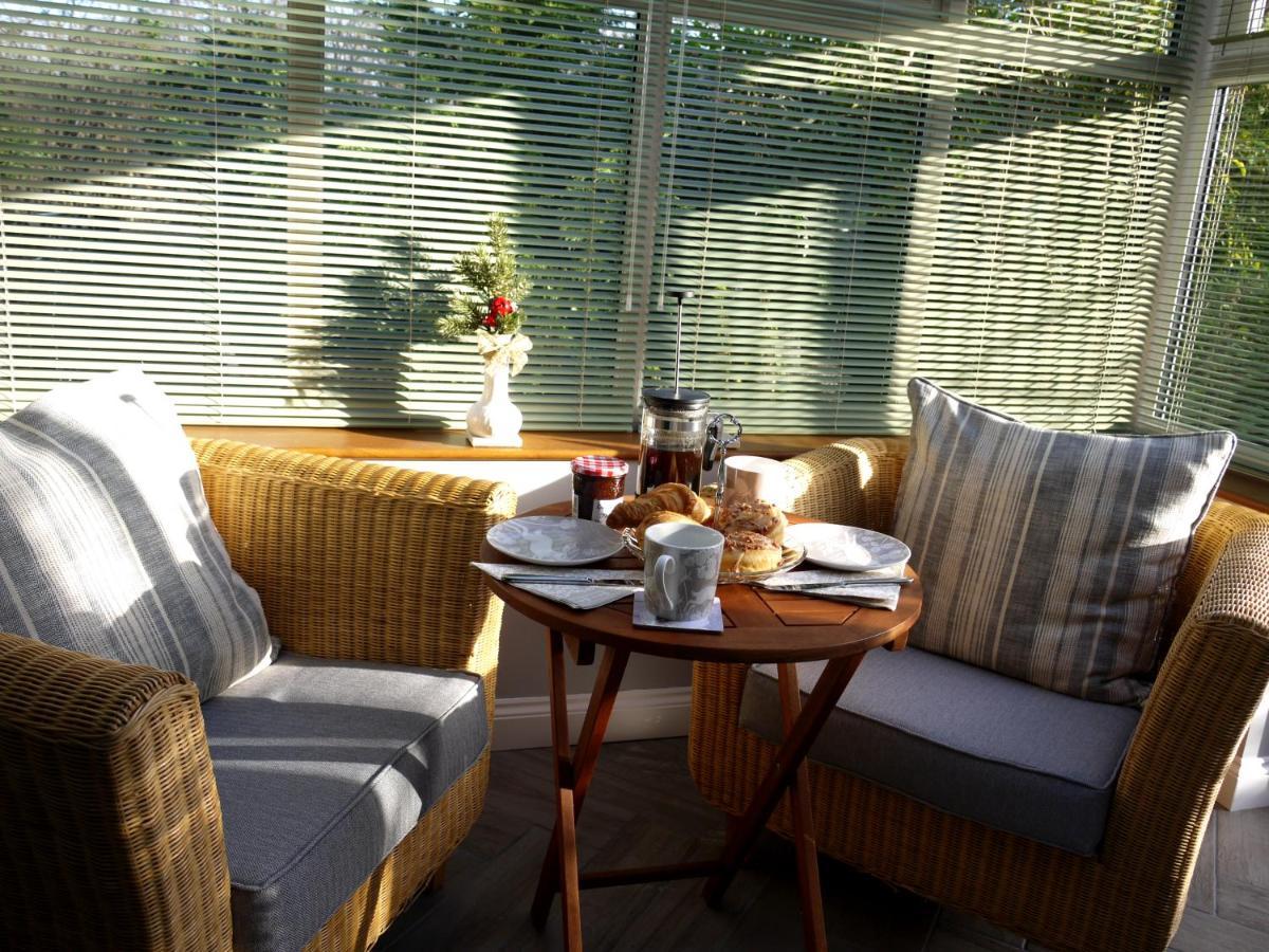 Cosy Stone Cottage, The Bungalow Perrotts Brook سيرنسيستر المظهر الخارجي الصورة