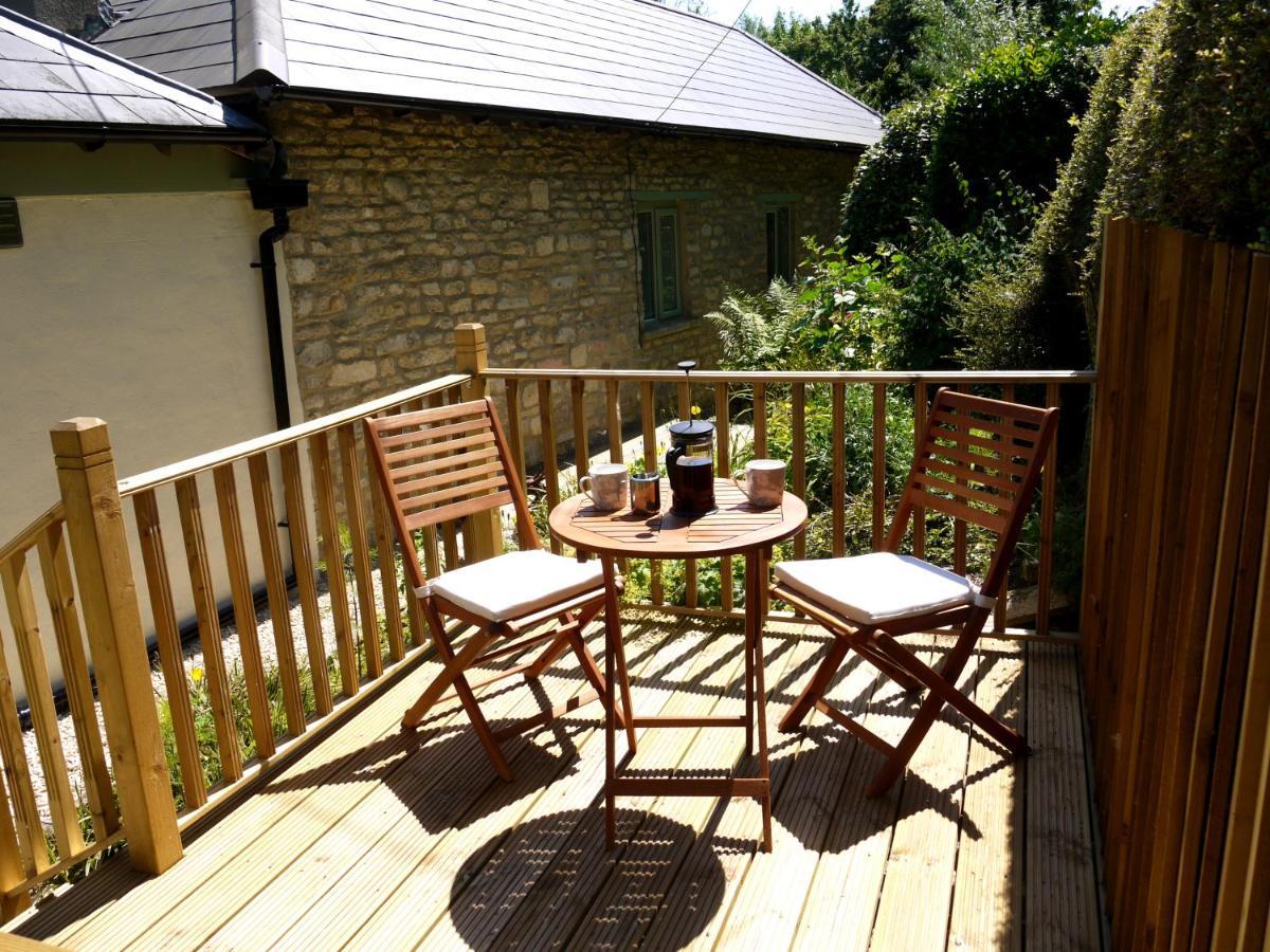 Cosy Stone Cottage, The Bungalow Perrotts Brook سيرنسيستر المظهر الخارجي الصورة