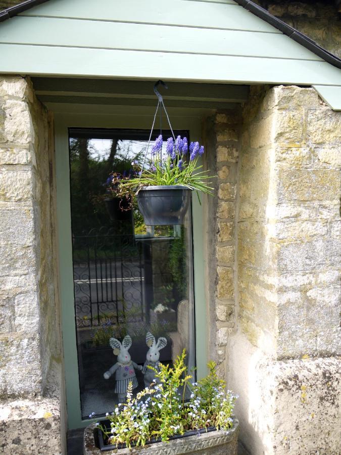 Cosy Stone Cottage, The Bungalow Perrotts Brook سيرنسيستر المظهر الخارجي الصورة