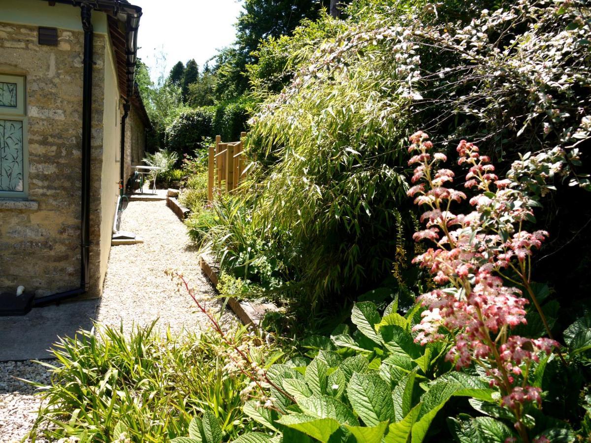Cosy Stone Cottage, The Bungalow Perrotts Brook سيرنسيستر المظهر الخارجي الصورة