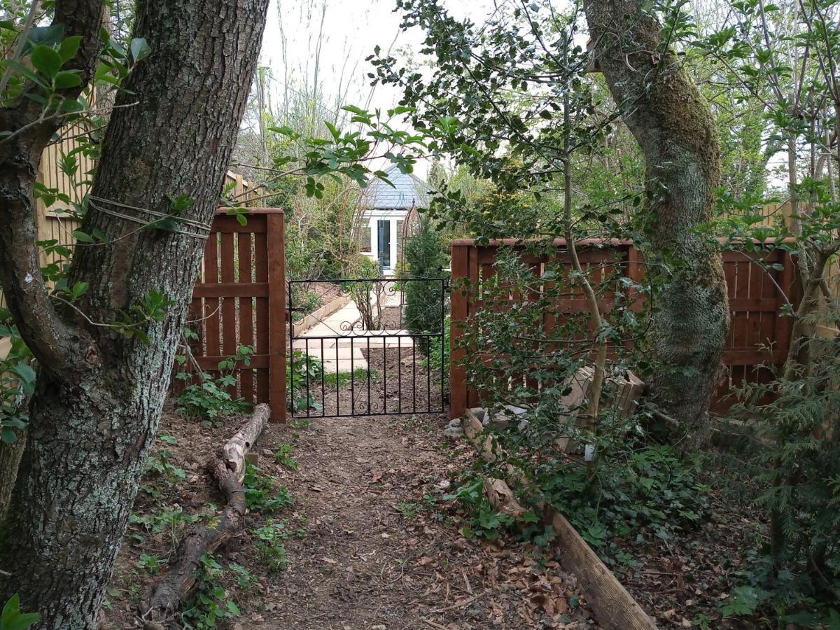 Cosy Stone Cottage, The Bungalow Perrotts Brook سيرنسيستر المظهر الخارجي الصورة