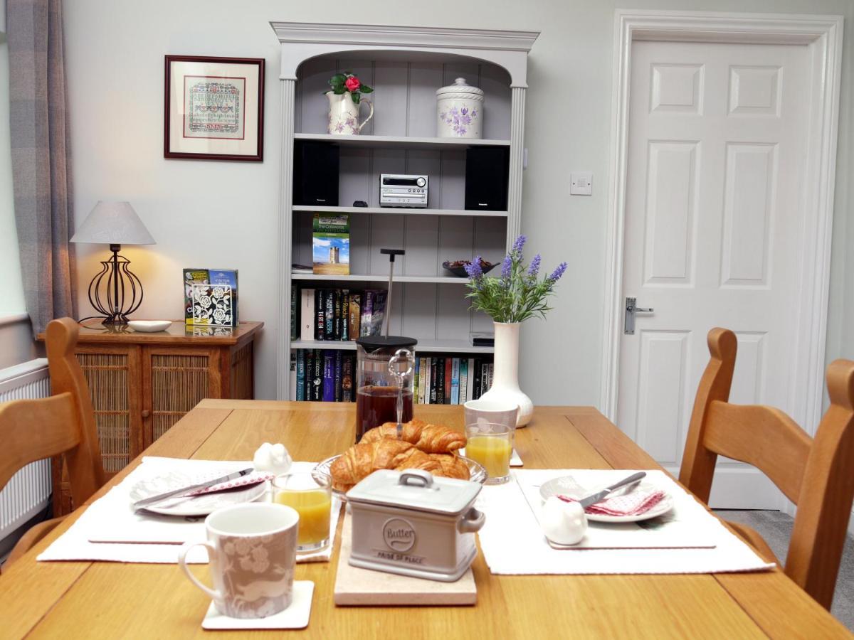 Cosy Stone Cottage, The Bungalow Perrotts Brook سيرنسيستر المظهر الخارجي الصورة