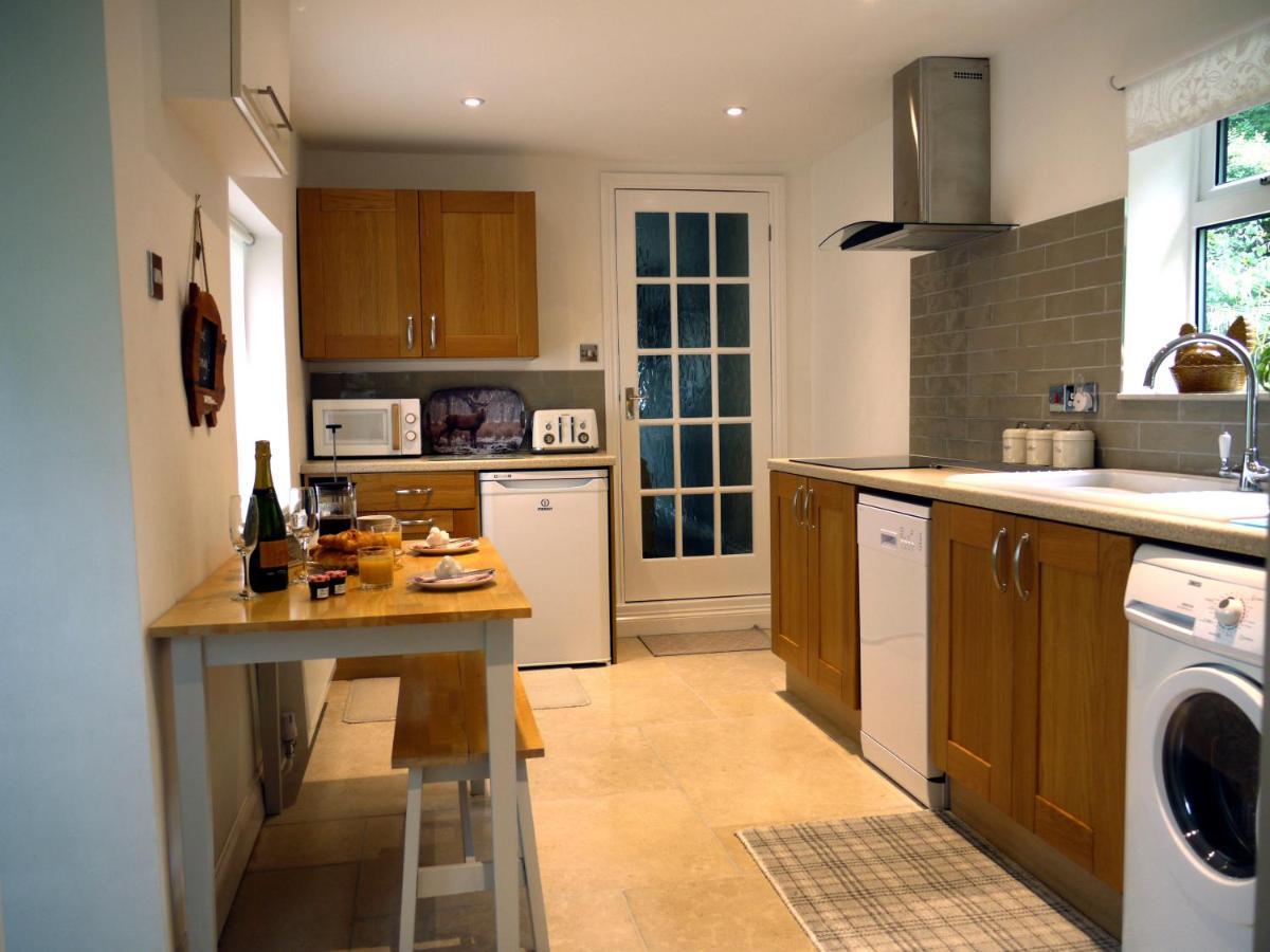 Cosy Stone Cottage, The Bungalow Perrotts Brook سيرنسيستر المظهر الخارجي الصورة