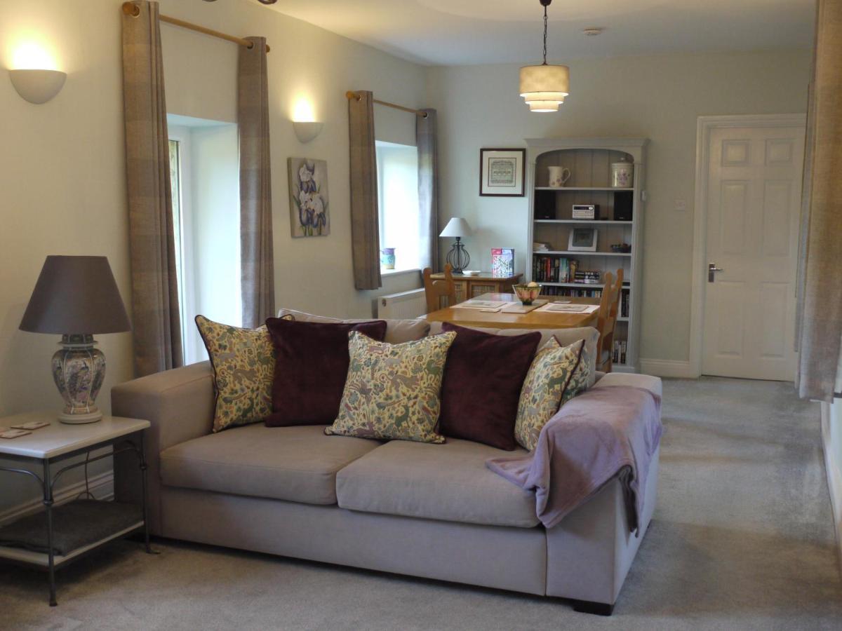 Cosy Stone Cottage, The Bungalow Perrotts Brook سيرنسيستر المظهر الخارجي الصورة