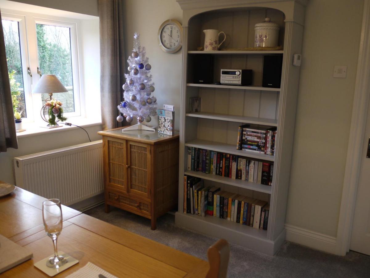 Cosy Stone Cottage, The Bungalow Perrotts Brook سيرنسيستر المظهر الخارجي الصورة